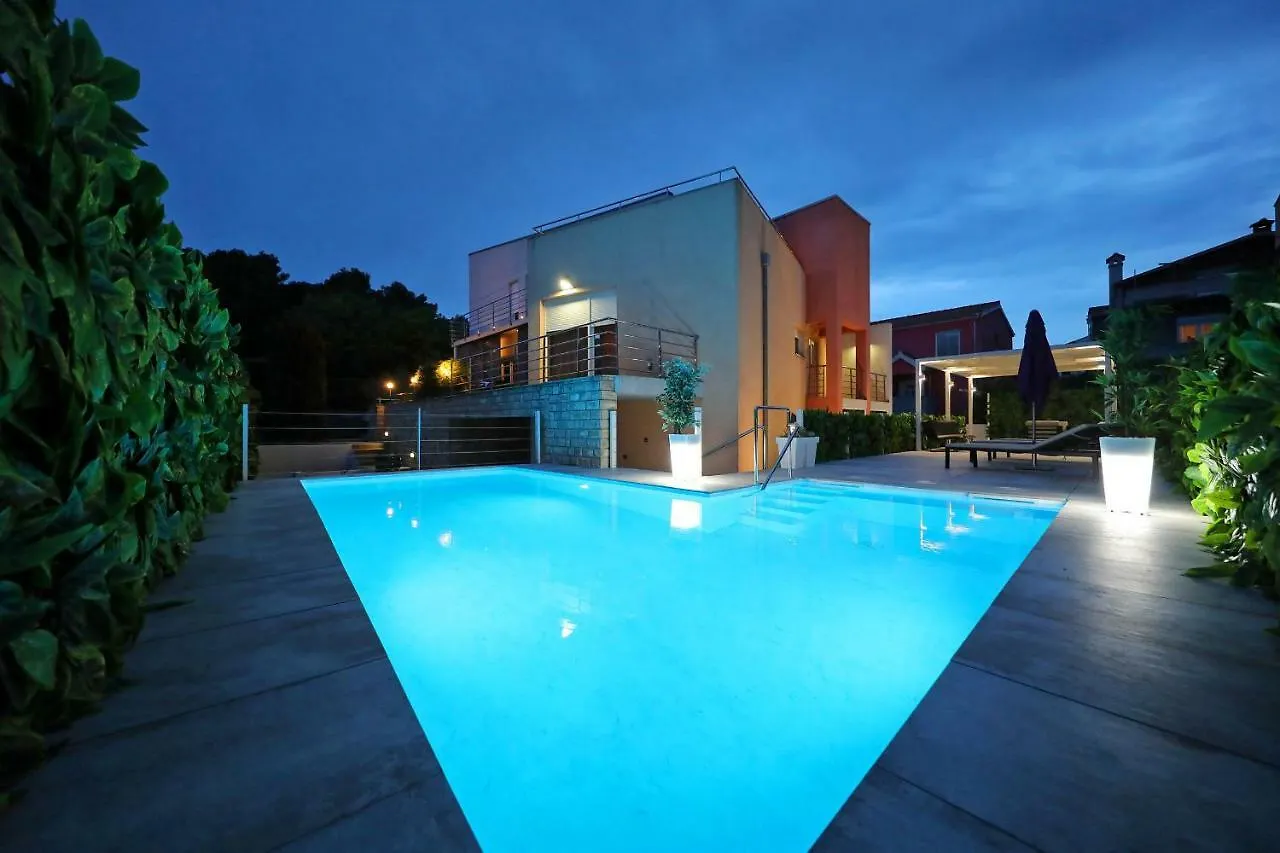 Villa Amarena 자다르 0*,